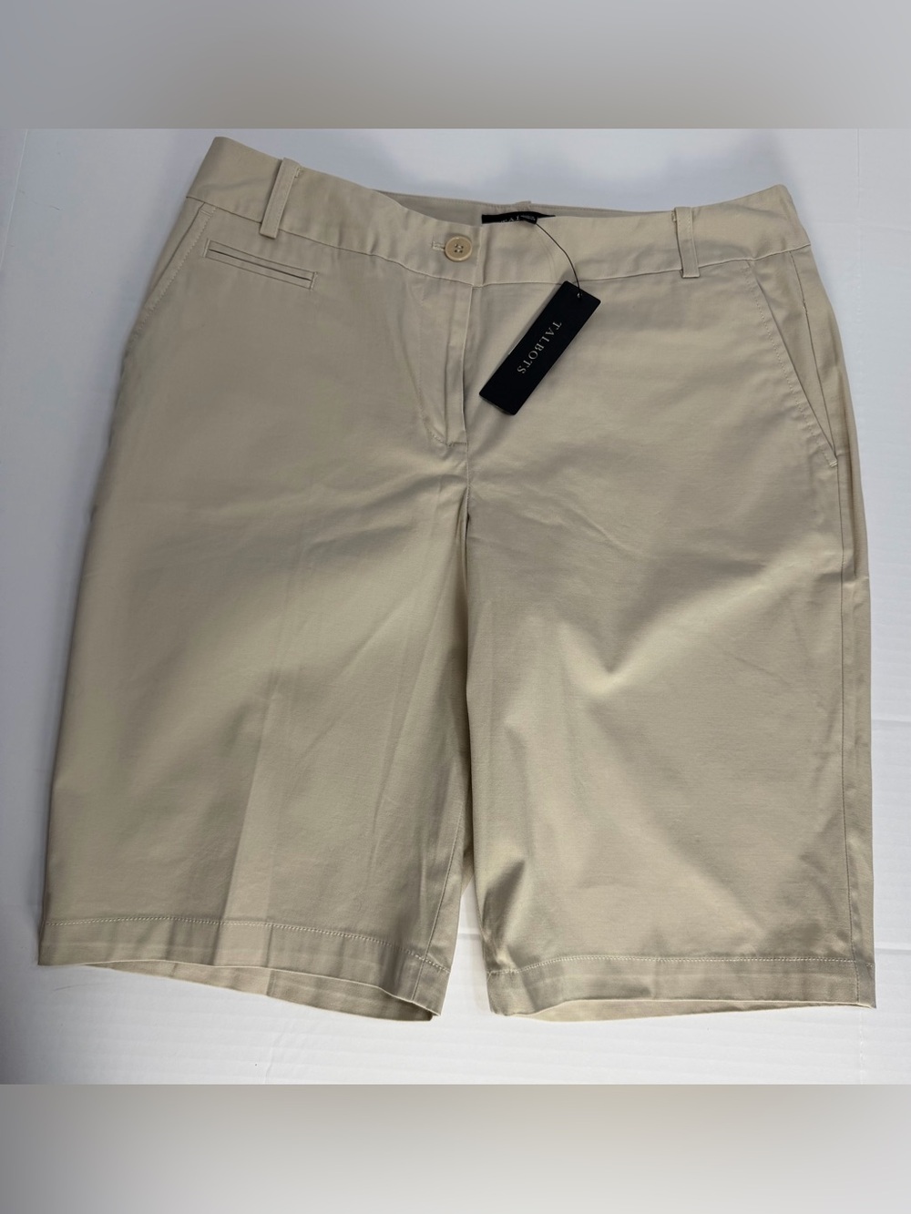 NWT Talbots Women’s Size 6 Khaki Beige Bermuda Walking Shorts MSRP $49.50